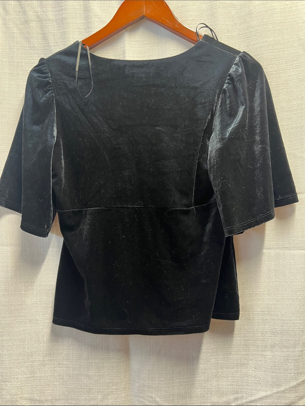 NWT Knox Rose Black Velvet V‑Neck Flutter Sleeve Blouse - Picture 3 of 3